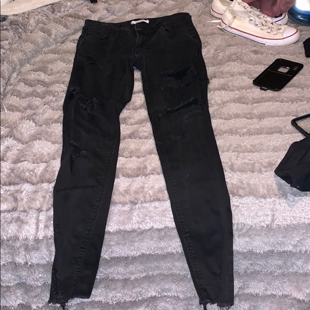 Black very ripped skinny jeans